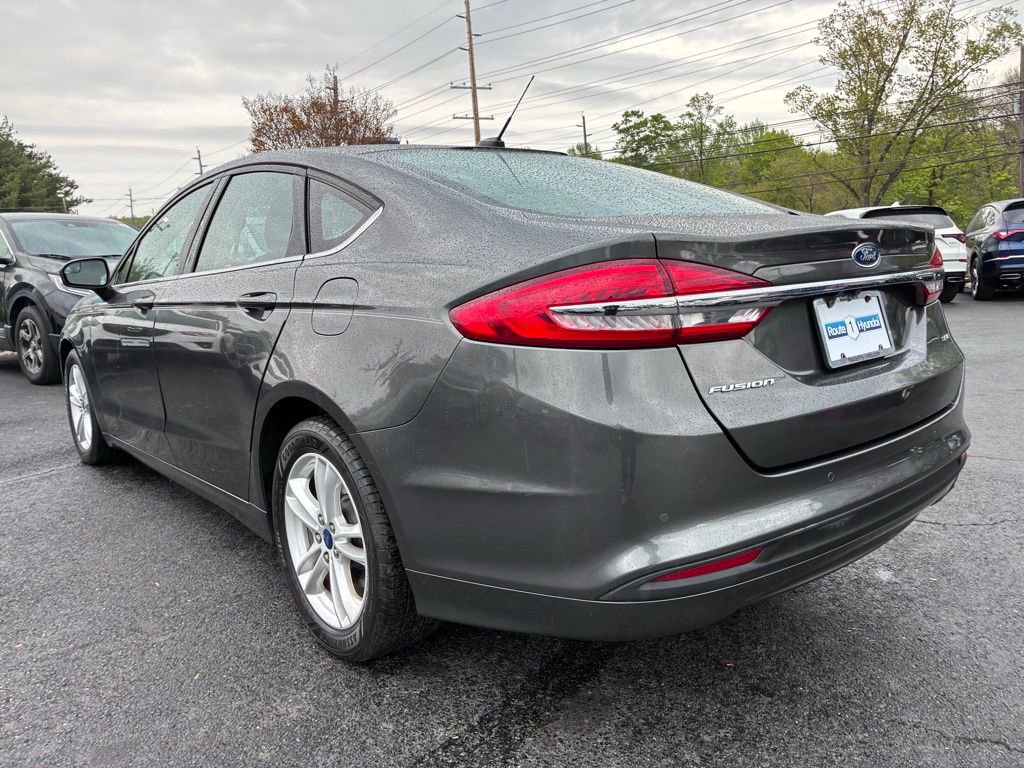 Used 2018 Ford Fusion SE w/ Fusion SE Technology Package FWD image 5