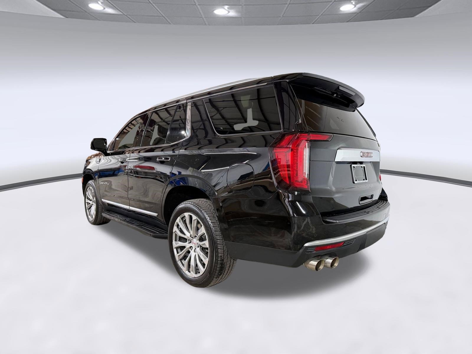 Used 2023 GMC Yukon Denali AWD/4WD image 3