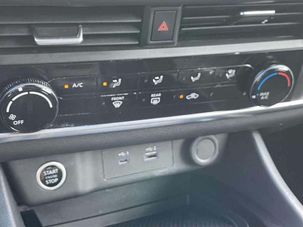 Used 2023 Nissan Rogue S image 25