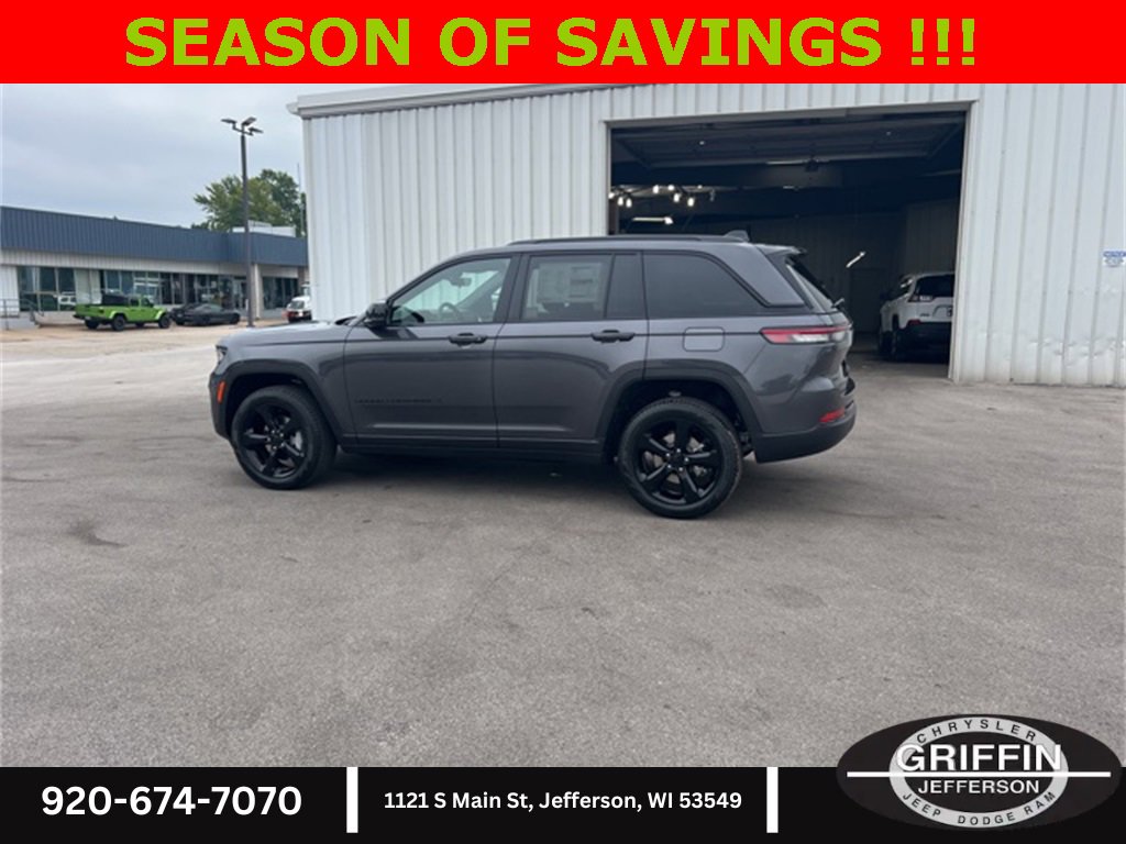 New 2025 Jeep Grand Cherokee Limited w/ Black Appearance Package image 12