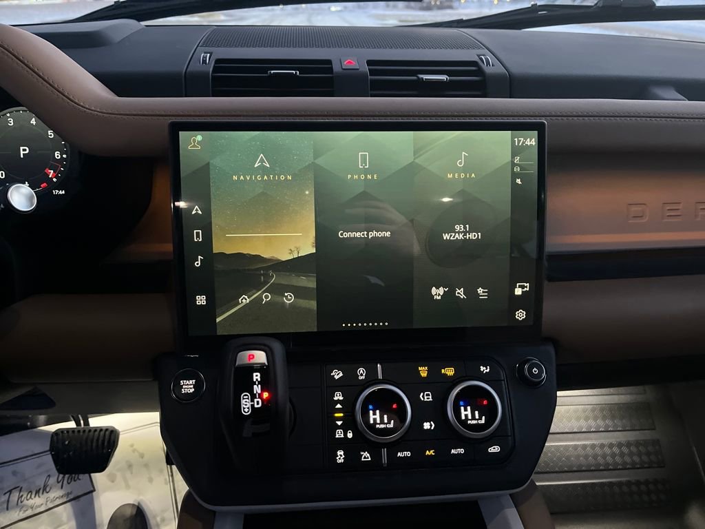 New 2026 Land Rover Defender 130 X-Dynamic SE image 16