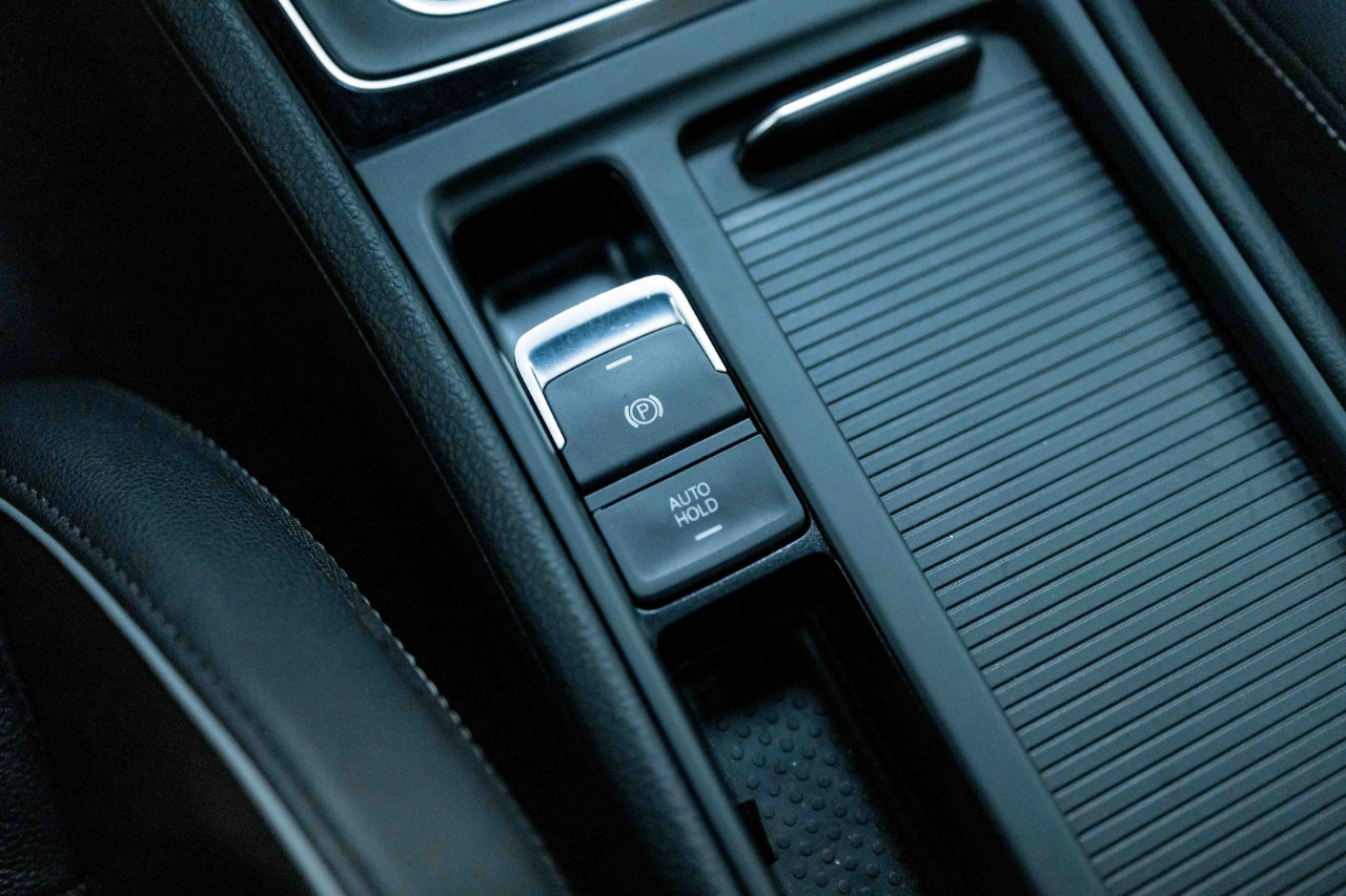 Used 2018 Volkswagen Golf R DCS and Navigation 7A image 69