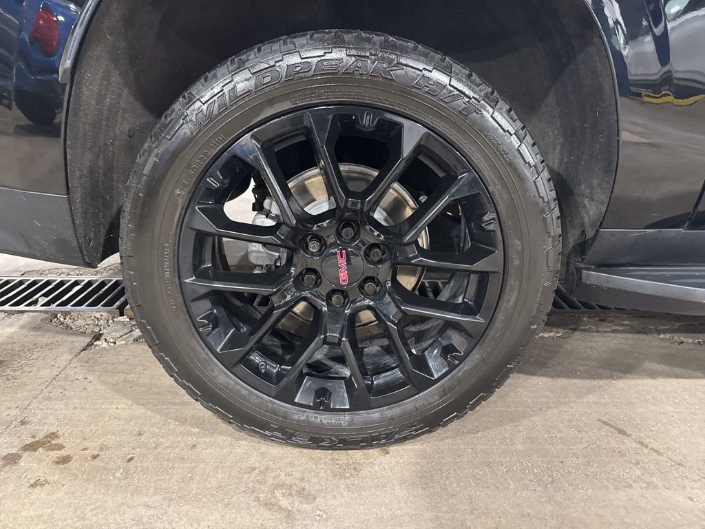 Used 2022 GMC Yukon XL SLT w/ SLT Luxury Package image 9