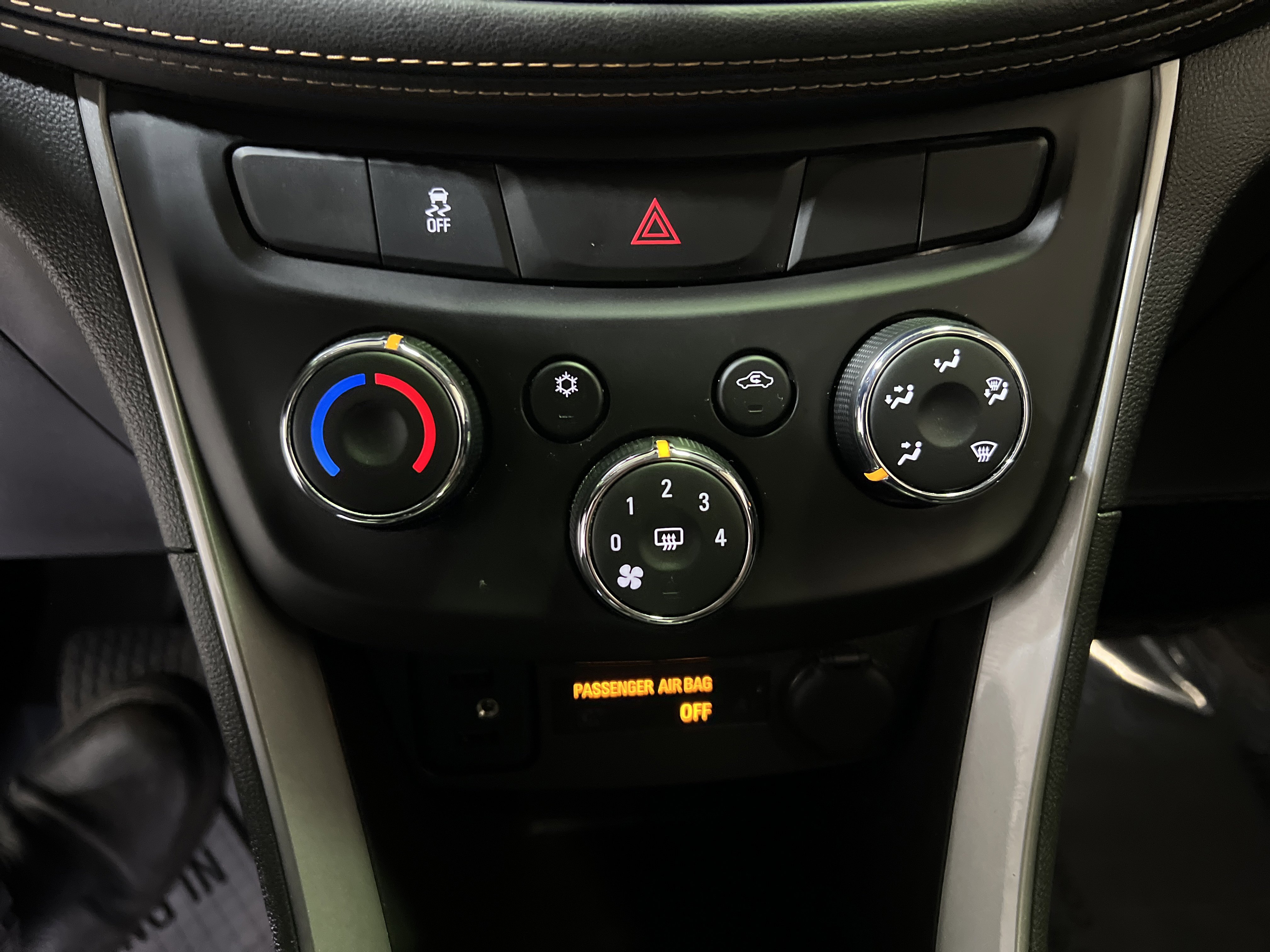 Certified 2020 Chevrolet Trax LT w/ LT Convenience Package image 20