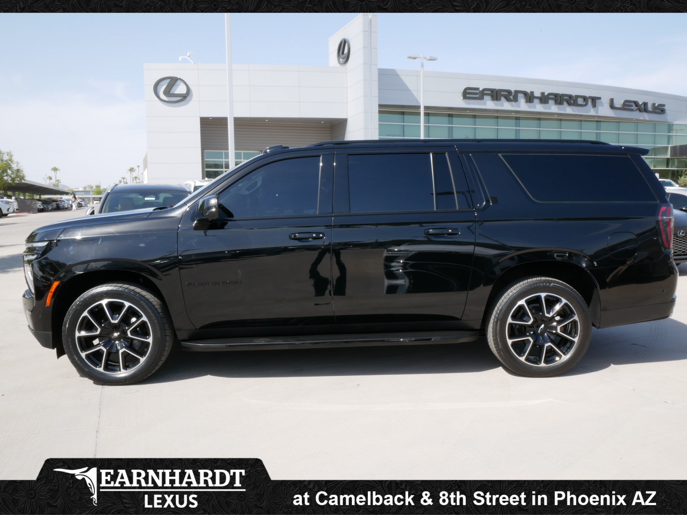 Used 2025 Chevrolet Suburban RST w/ Sun And Tow Package AWD/4WD image 3