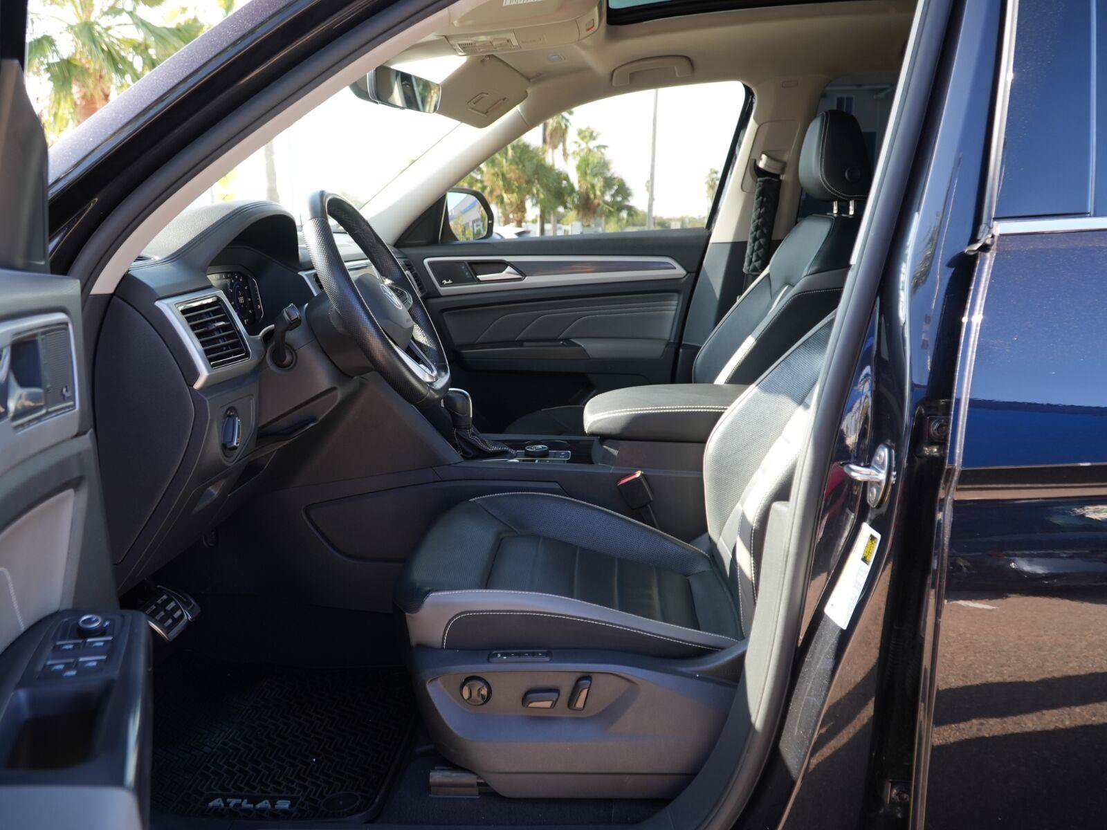 Used 2023 Volkswagen Atlas SEL Premium AWD/4WD image 8