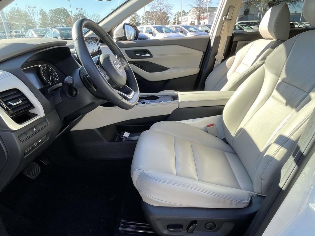 Used 2023 Nissan Rogue SL w/ SL Premium Package image 16