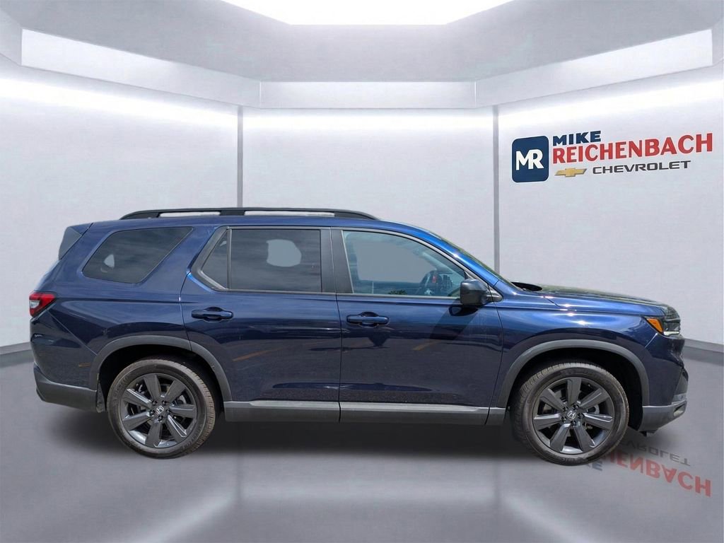 Used 2025 Honda Pilot Sport image 3