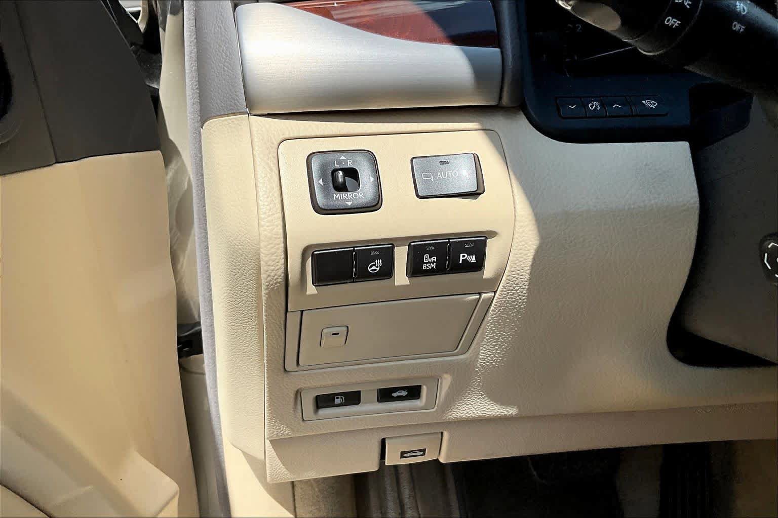 Used 2015 Lexus LS 460 w/ Comfort Package image 31