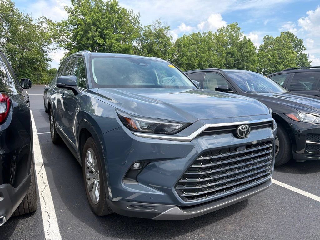 Used 2024 Toyota Grand Highlander AWD image 4