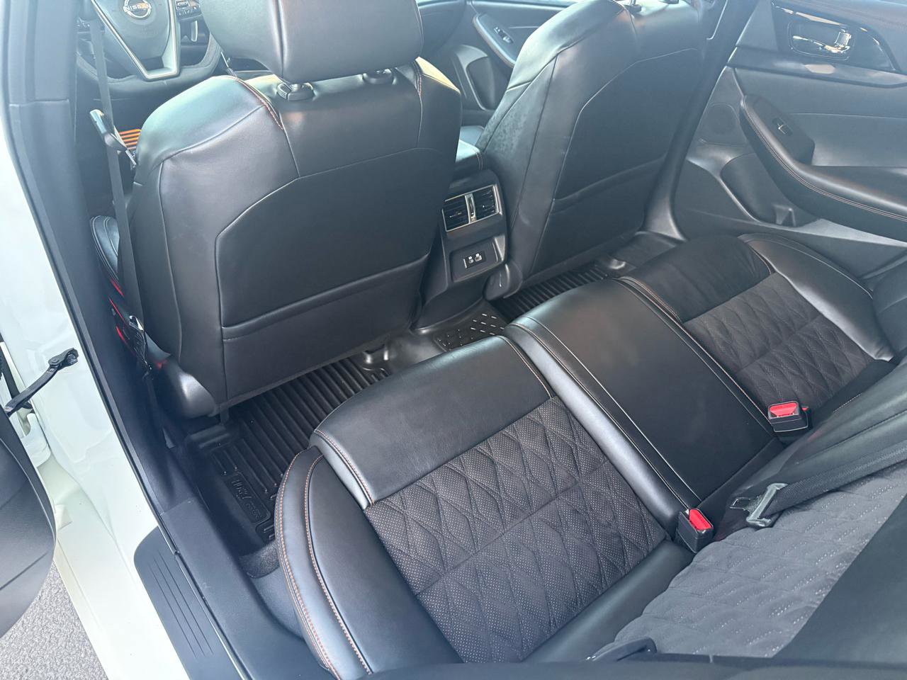 Used 2023 Nissan Maxima SR w/ Sport Mat Group FWD image 13