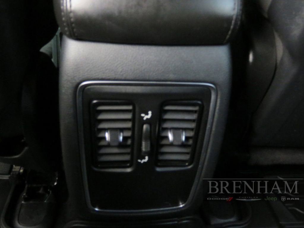 Used 2020 Dodge Durango SXT image 19