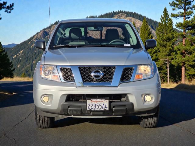 Used 2020 Nissan Frontier SV image 2