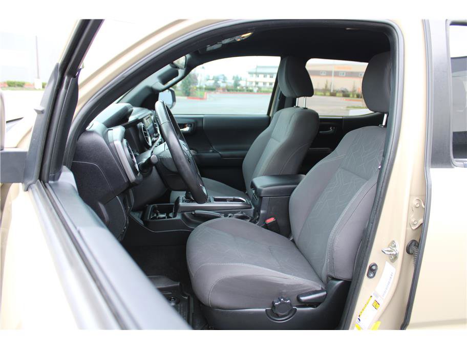 Used 2018 Toyota Tacoma TRD Off-Road w/ Technology Package image 8