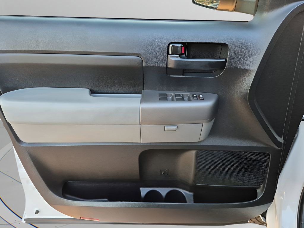 Used 2013 Toyota Tundra 4x4 CrewMax w/ Tow Pkg image 26