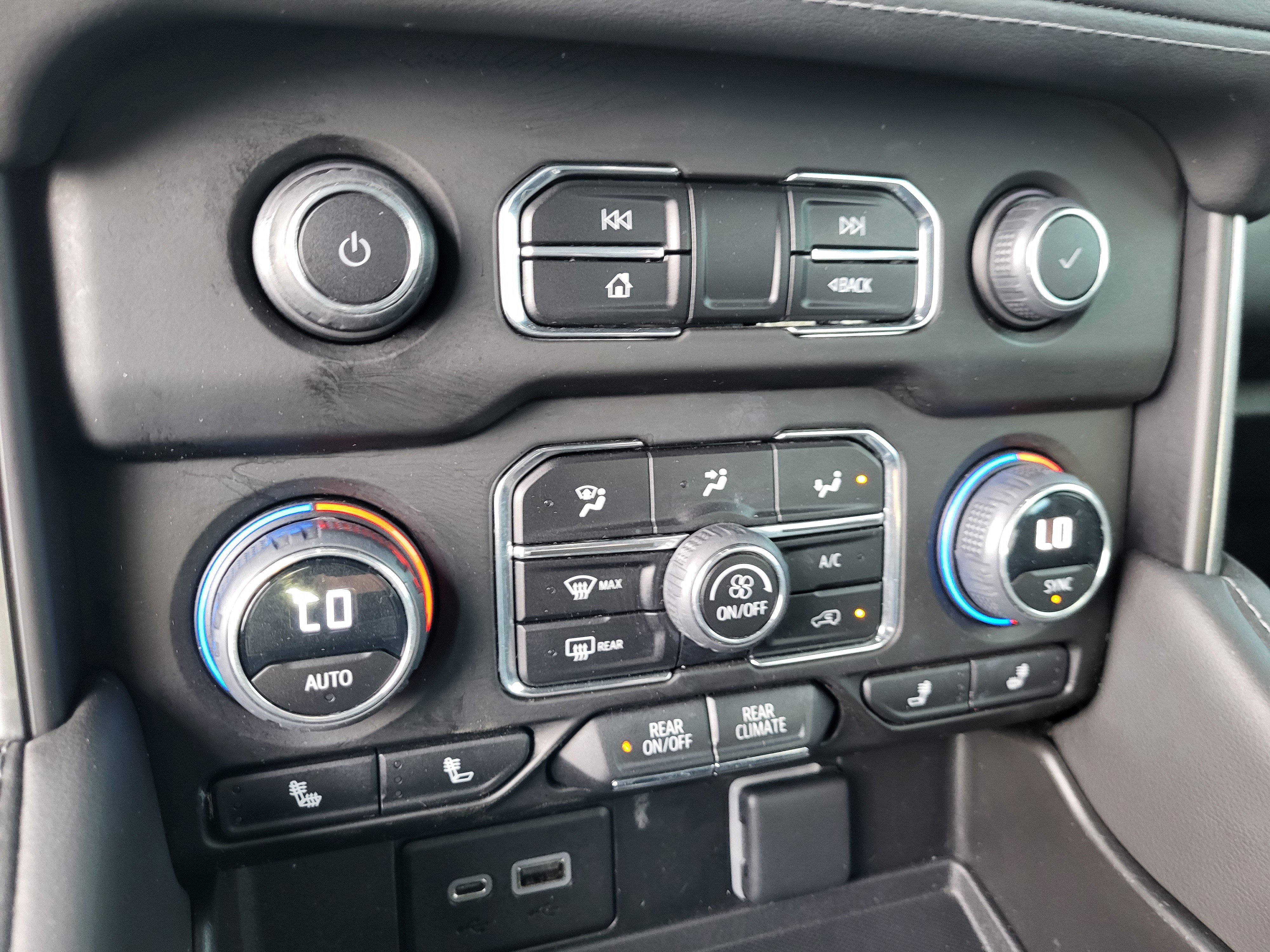 Certified 2023 Chevrolet Tahoe Z71 w/ Luxury Package image 28