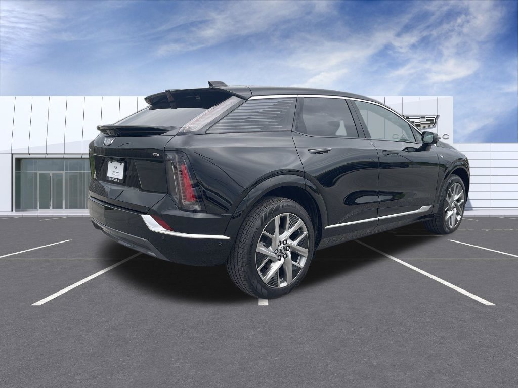 New 2027 Cadillac Optiq Luxury w/ LPO, Floor Liner Package AWD/4WD image 8