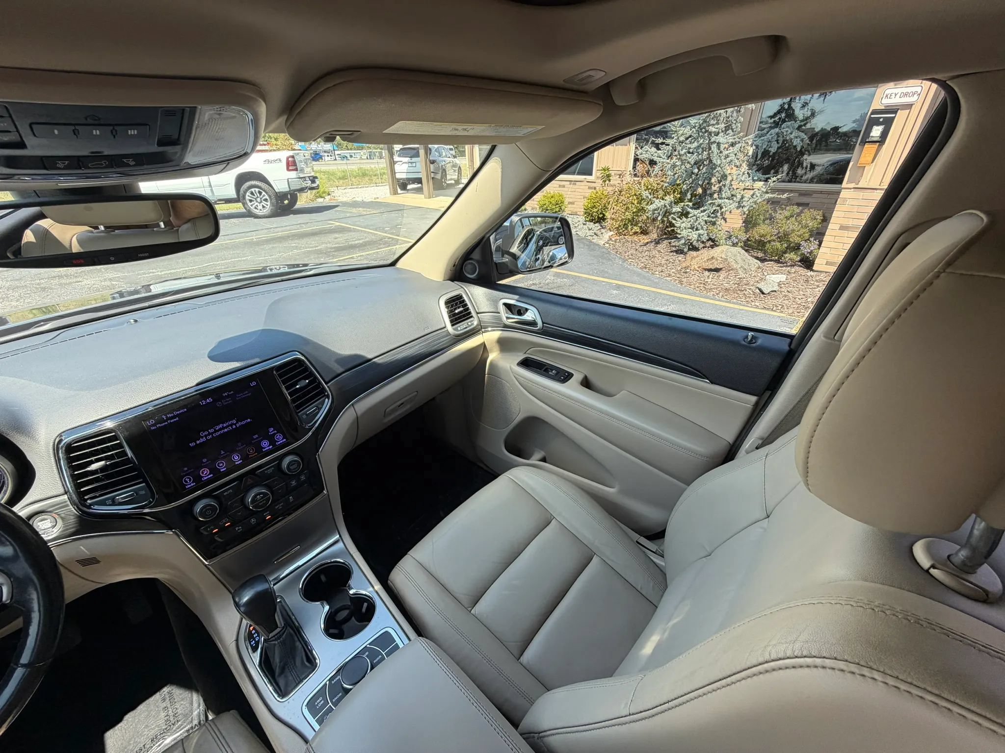 Used 2020 Jeep Grand Cherokee Limited AWD/4WD image 39
