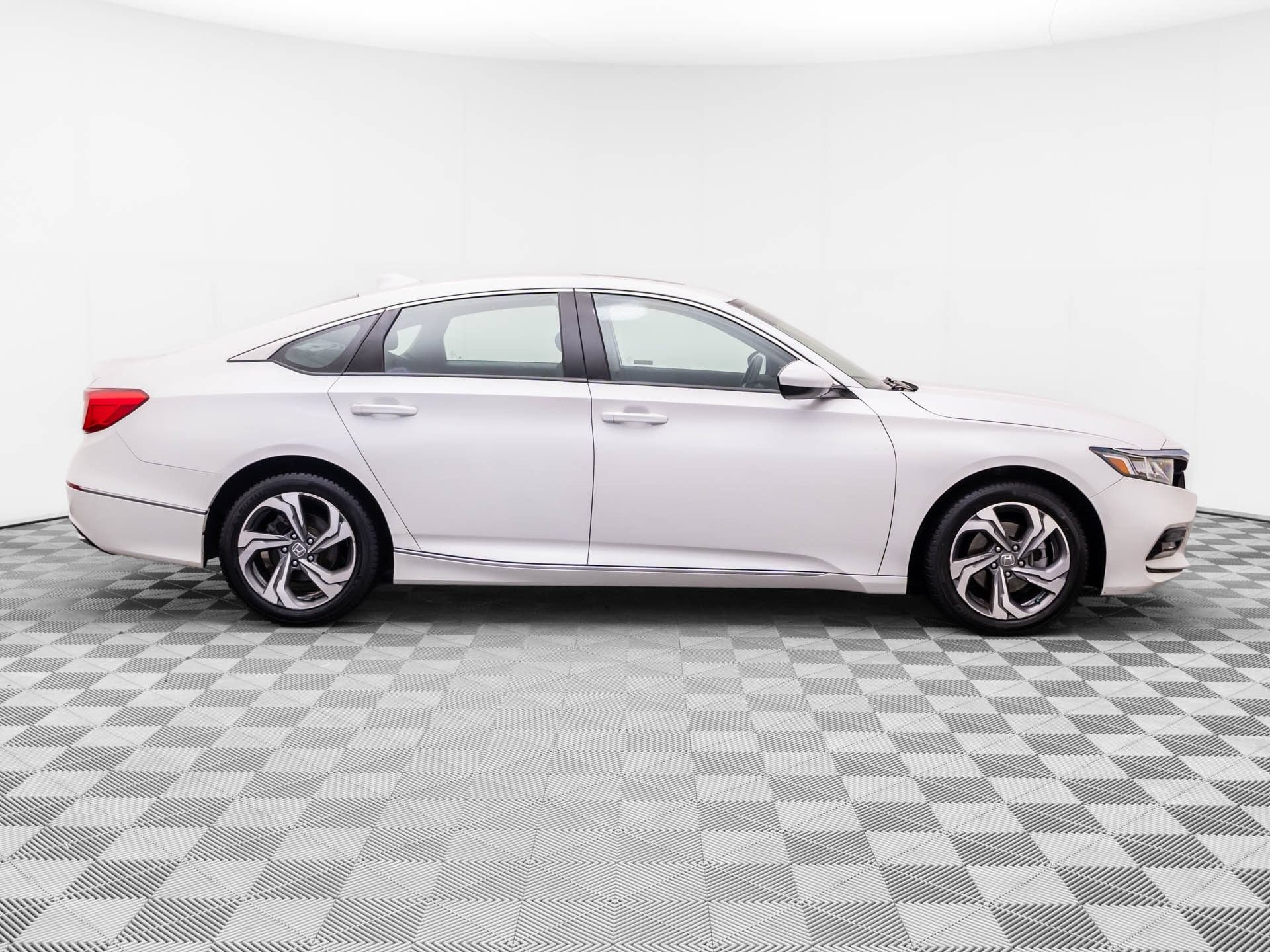 Used 2018 Honda Accord EX image 6