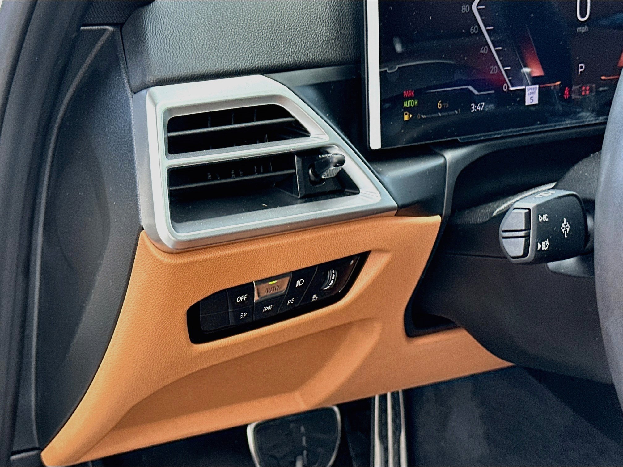 Certified 2025 BMW 430i Coupe w/ M Sport Package RWD image 10