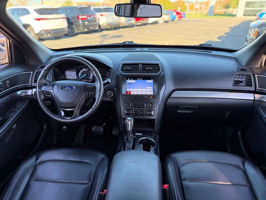 Used 2019 Ford Explorer XLT w/ Equipment Group 202A AWD/4WD image 3