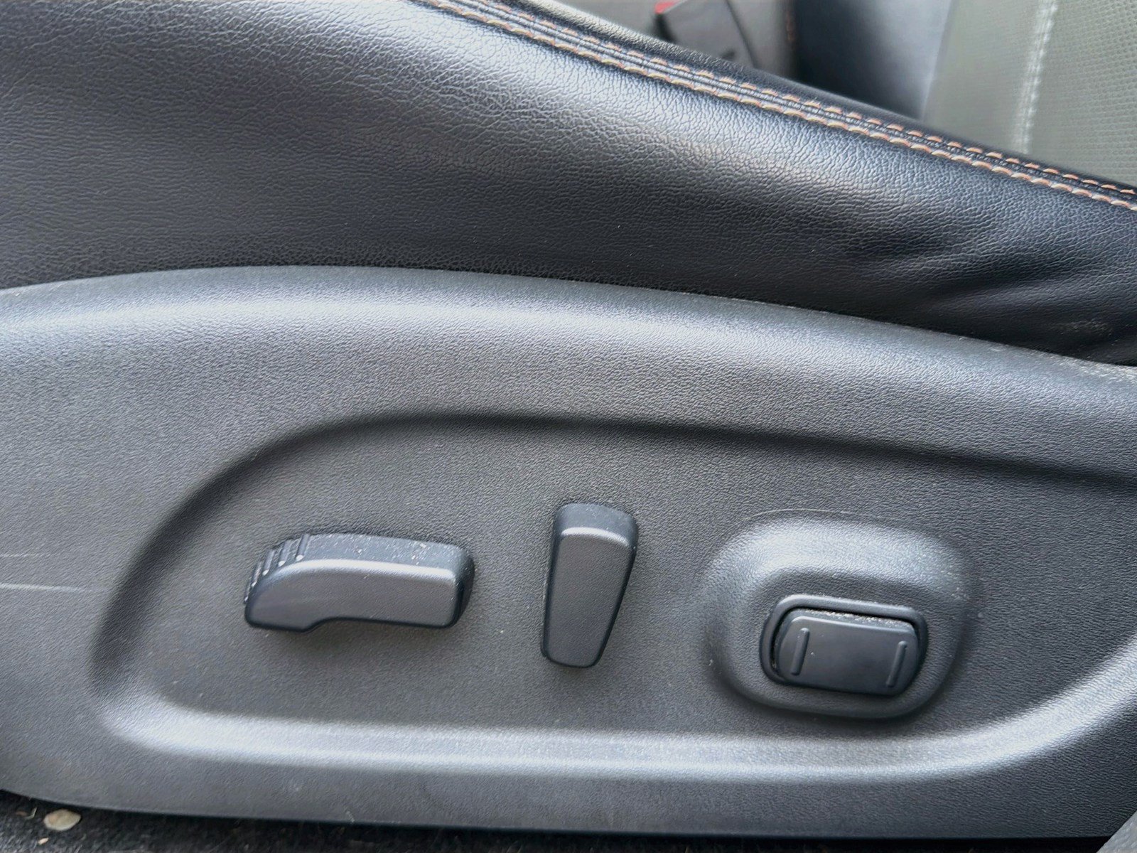 Used 2019 Nissan Pathfinder SL FWD image 23