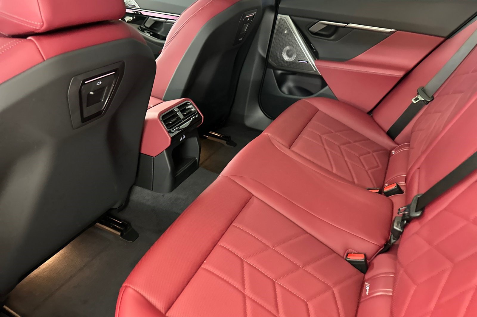 New 2027 BMW 550e xDrive AWD/4WD image 24