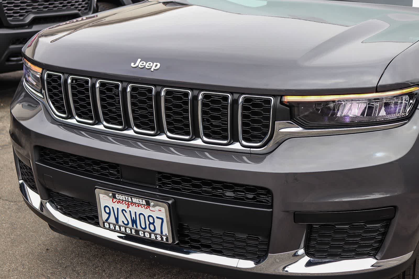 Used 2025 Jeep Grand Cherokee L Laredo RWD image 8
