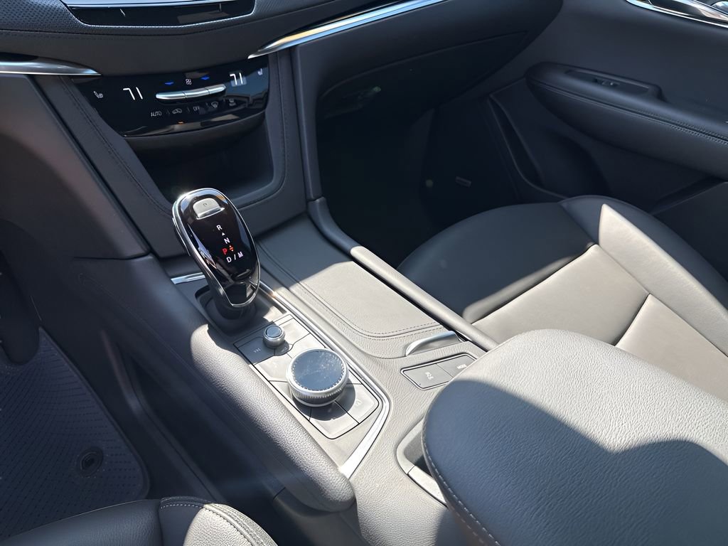 New 2025 Cadillac XT6 Luxury image 37