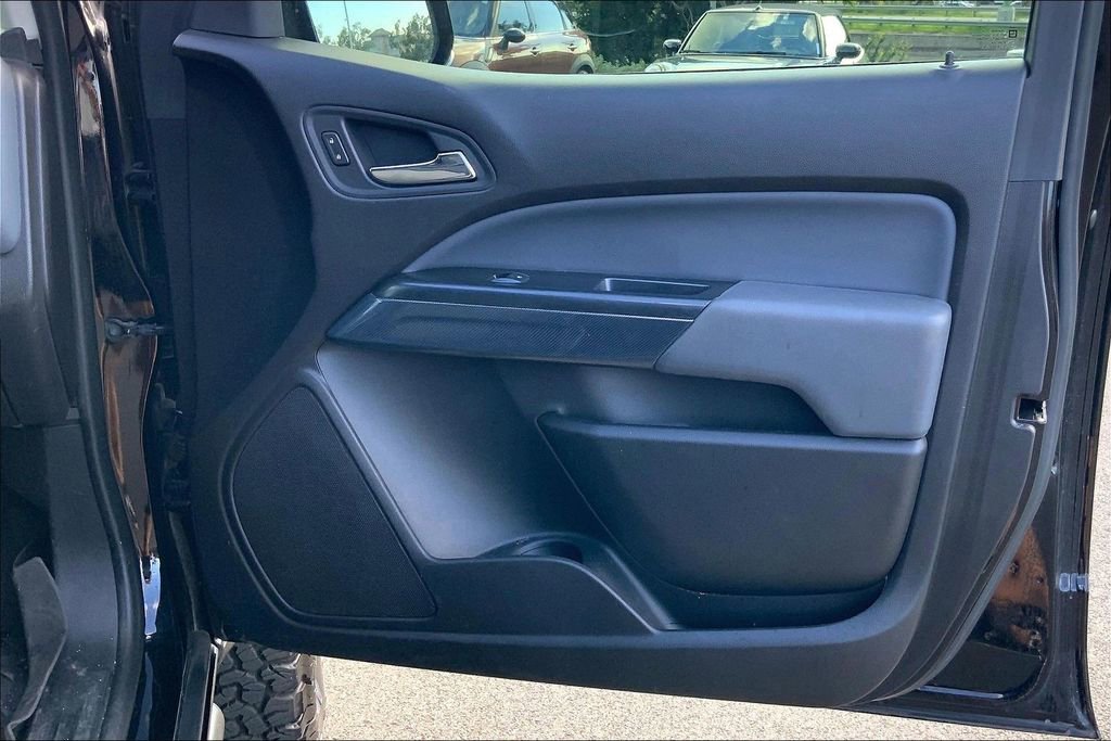 Used 2017 Chevrolet Colorado Z71 w/ Z71 Midnight Edition image 23