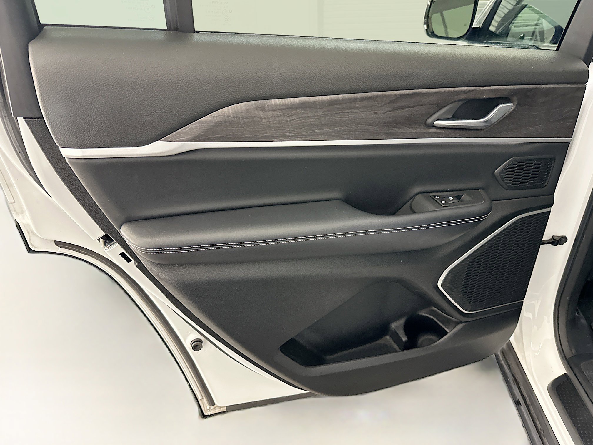 Used 2021 Jeep Grand Cherokee L Limited image 28