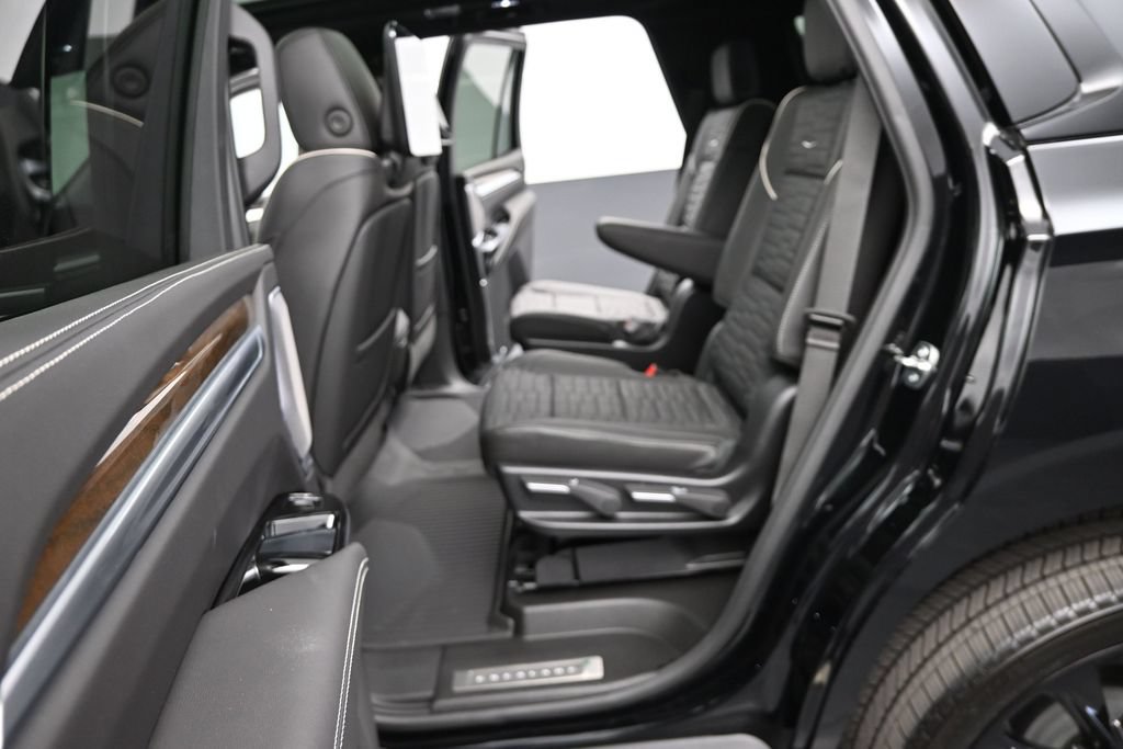 New 2026 Cadillac Escalade Platinum Sport w/ LPO, ONYX Package AWD/4WD image 14