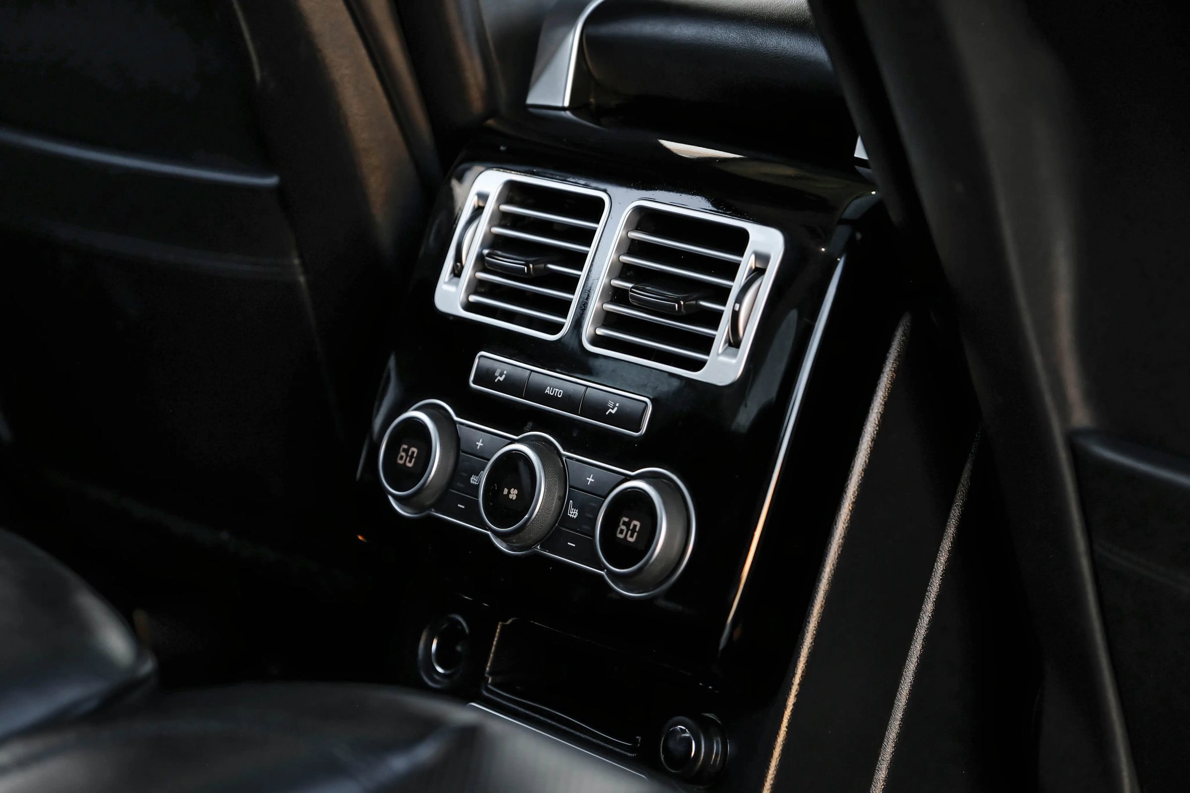 Used 2017 Land Rover Range Rover HSE image 38