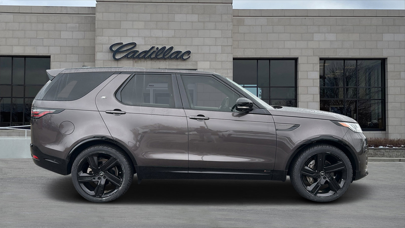 Used 2022 Land Rover Discovery S R-Dynamic image 2