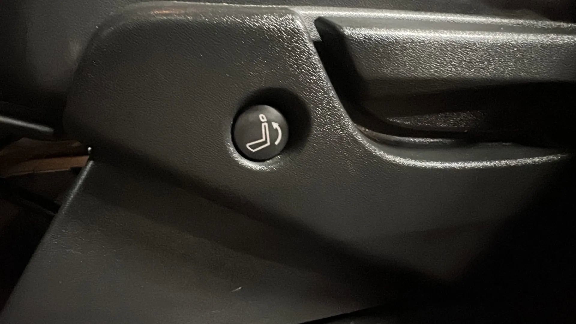 Used 2022 Nissan Pathfinder Platinum w/ Cargo Package image 13