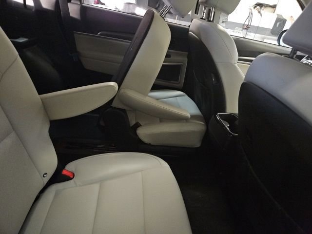 Certified 2022 Kia Telluride S image 7