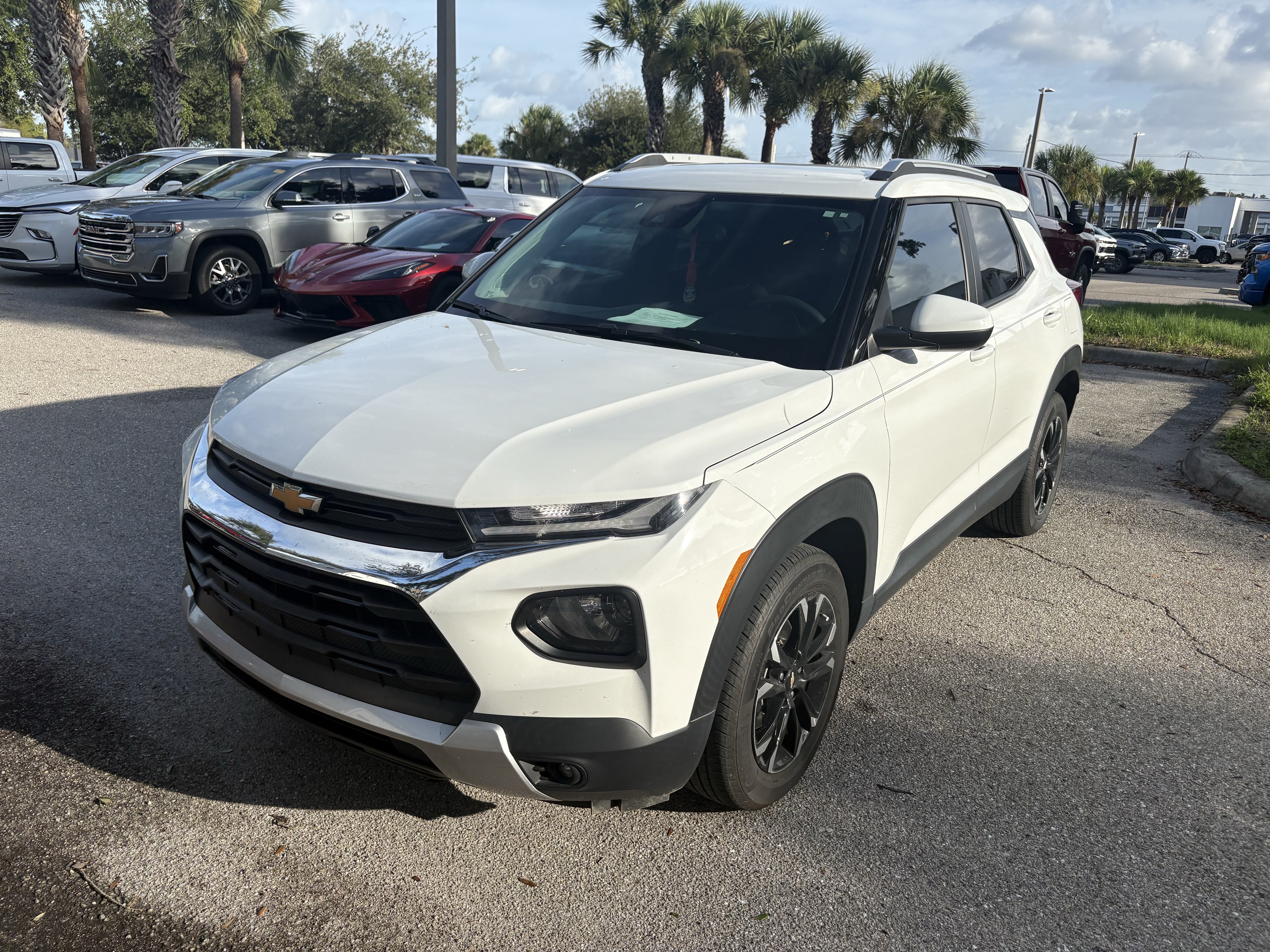 Certified 2023 Chevrolet TrailBlazer LT w/ Convenience Package FWD image 3