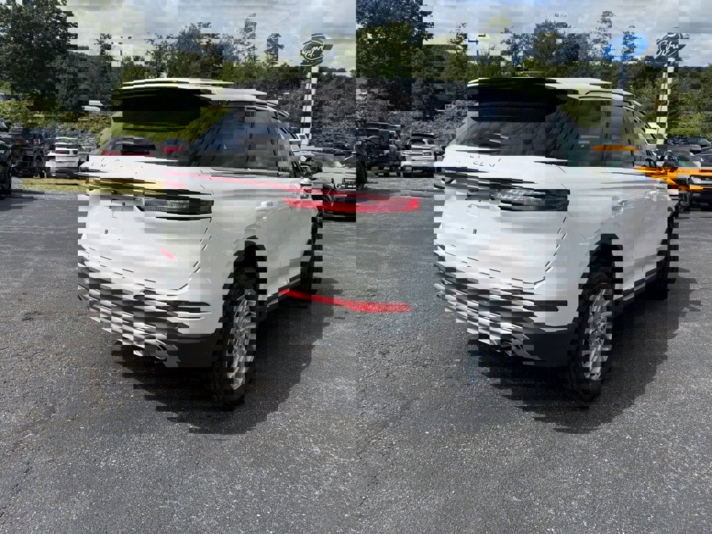 New 2025 Lincoln Corsair AWD image 3