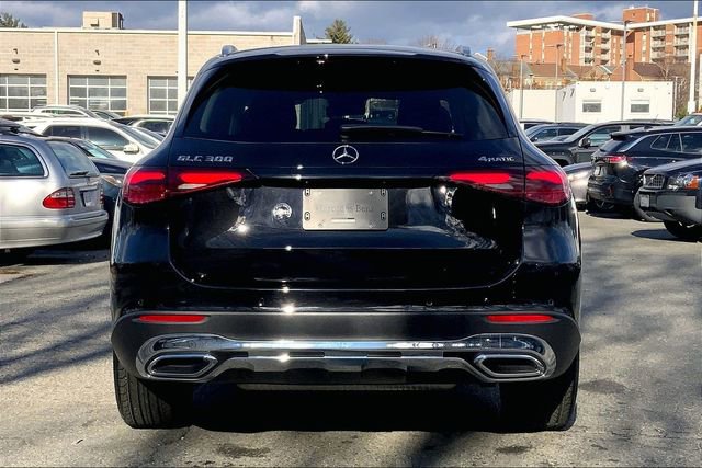 Used 2025 Mercedes-Benz GLC 300 4MATIC image 3