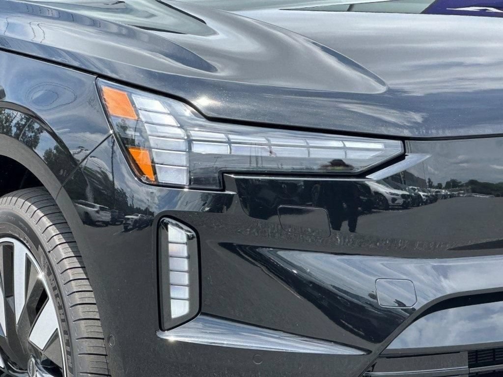 New 2025 Volvo EX90 Plus AWD/4WD image 3
