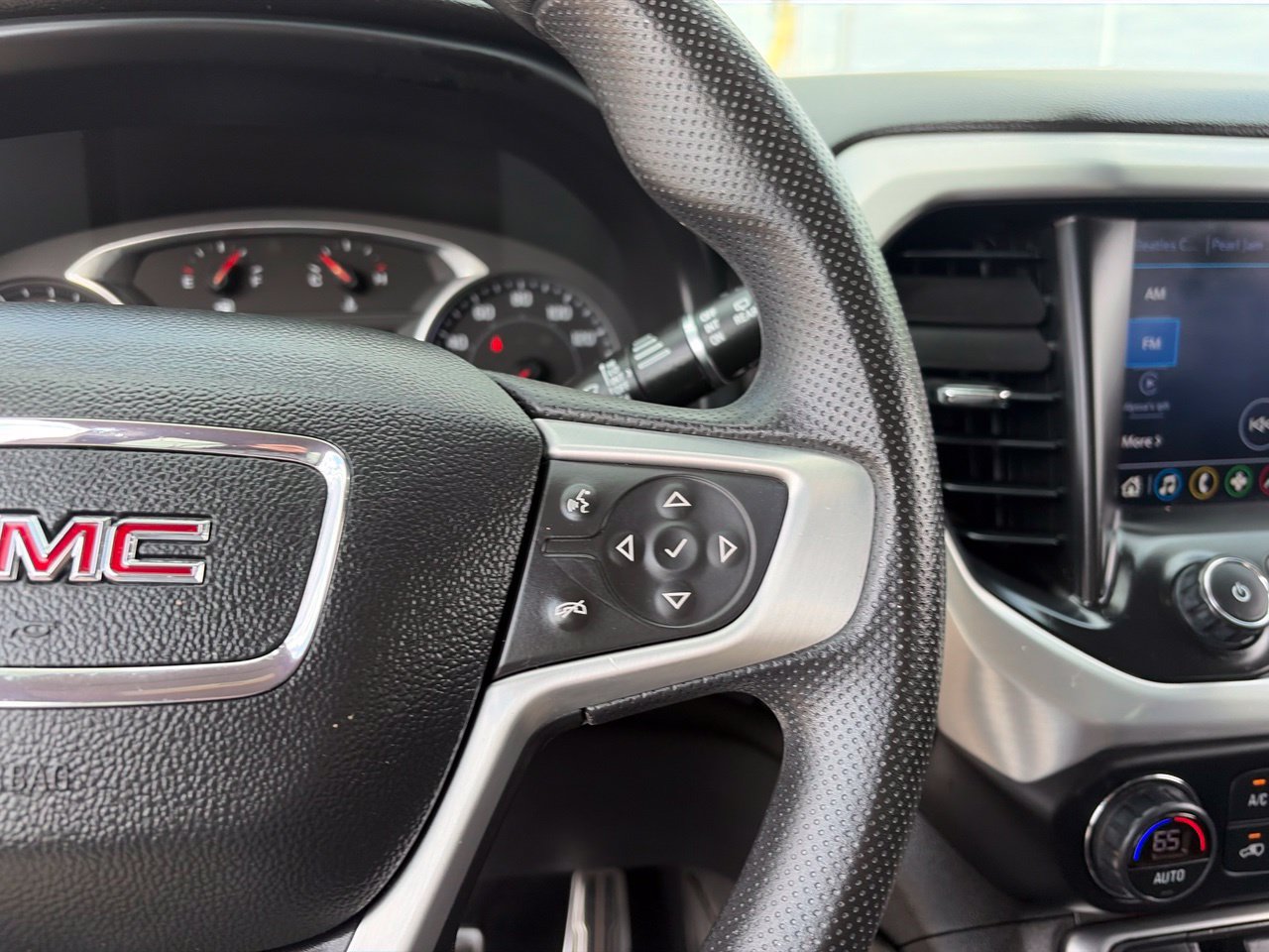 Used 2021 GMC Acadia SLE w/ Driver Convenience Package FWD image 31