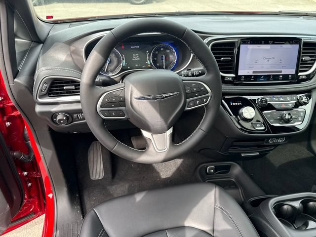 New 2025 Chrysler Pacifica Select AWD/4WD image 18
