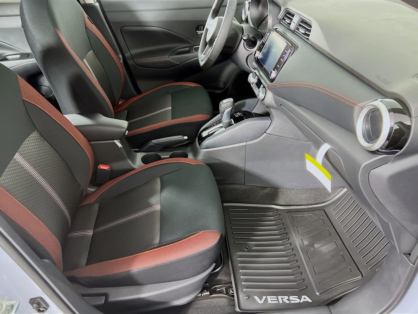 New 2025 Nissan Versa SR w/ Trunk Package FWD image 22