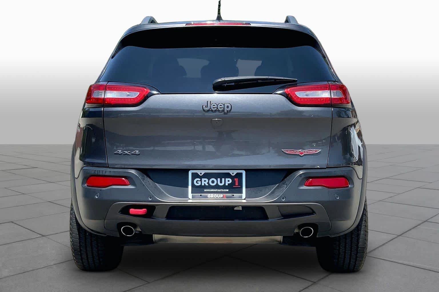 Used 2017 Jeep Cherokee Trailhawk AWD/4WD image 4