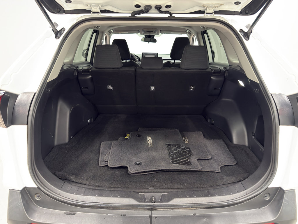 Used 2022 Toyota RAV4 LE image 27