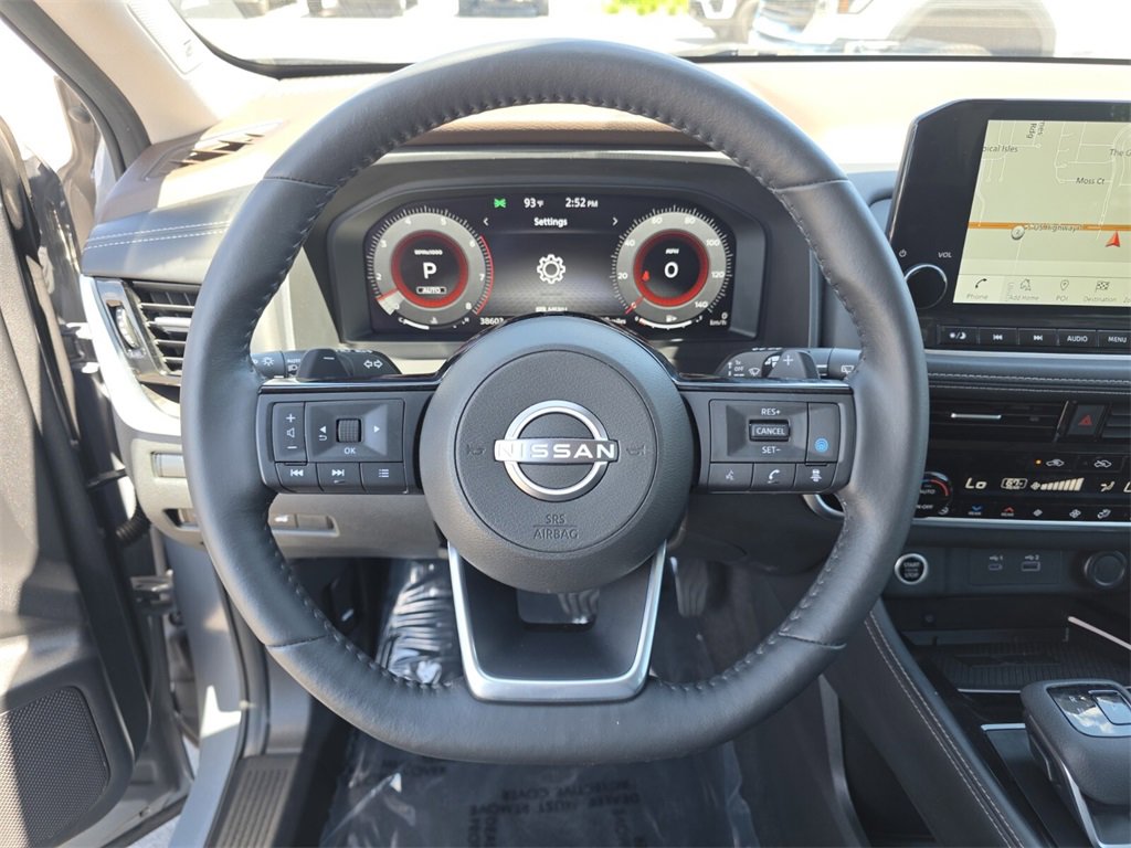 Used 2022 Nissan Rogue Platinum w/ Head-Up Display Package image 27