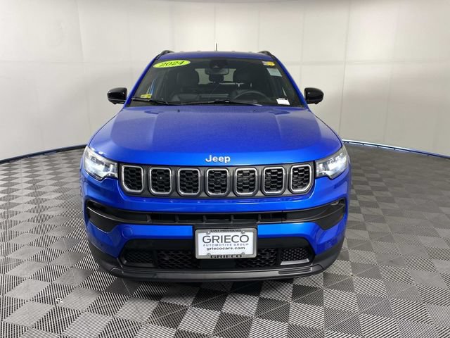 Used 2024 Jeep Compass Latitude w/ Convenience Group AWD/4WD image 3