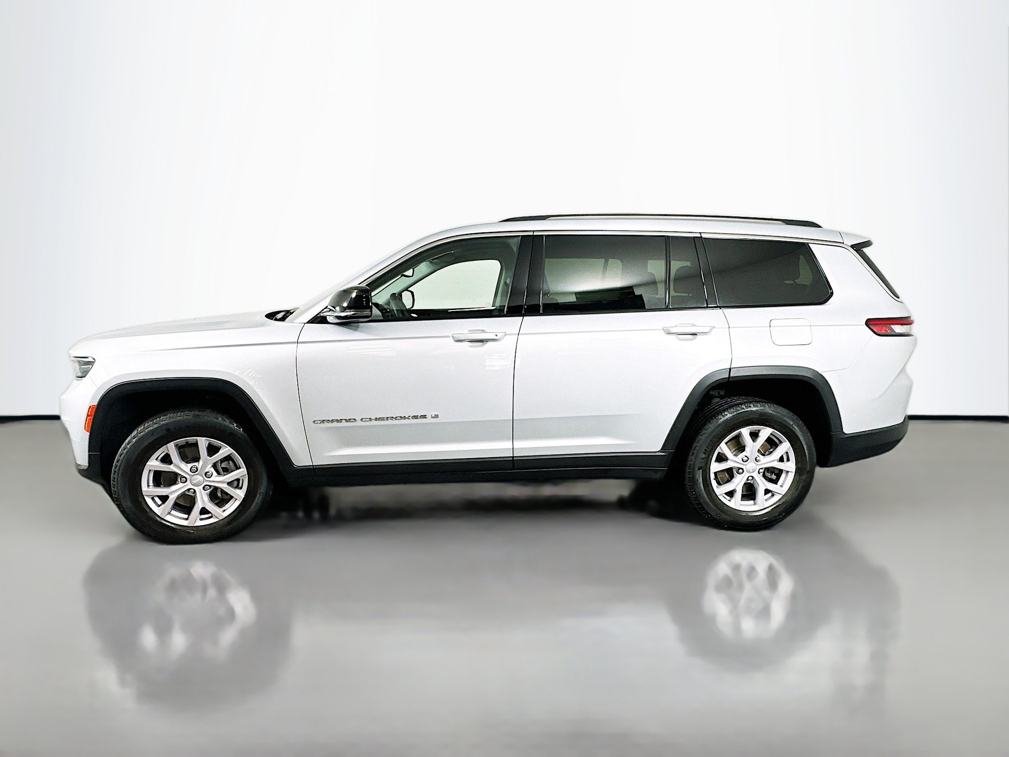 Used 2022 Jeep Grand Cherokee L Limited AWD/4WD image 4