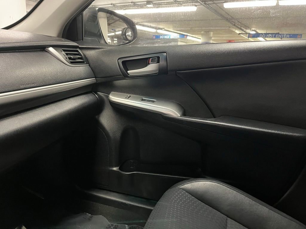 Used 2014 Toyota Camry SE image 23