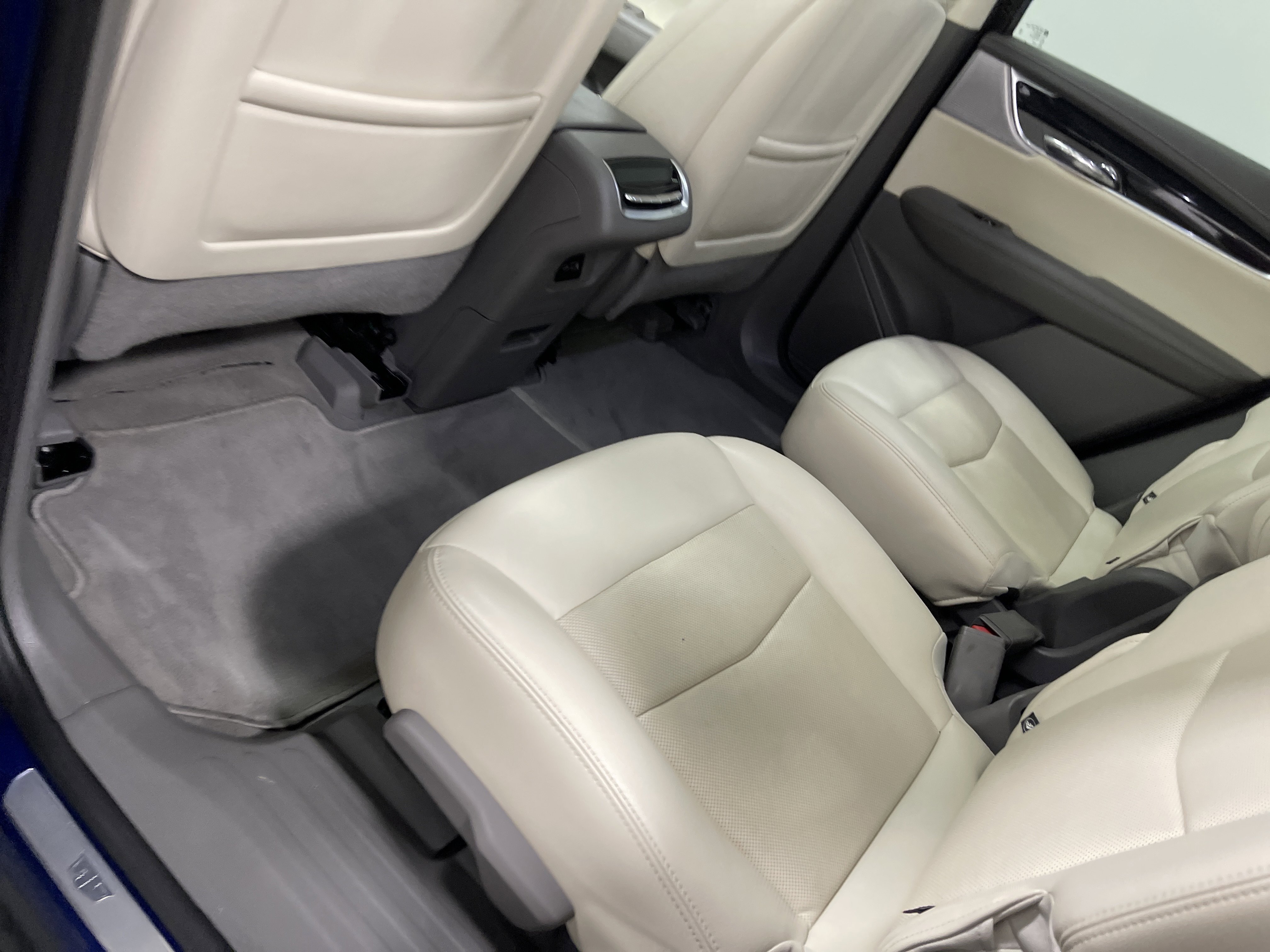 Used 2023 Cadillac XT6 Premium Luxury w/ Technology Package AWD/4WD image 17